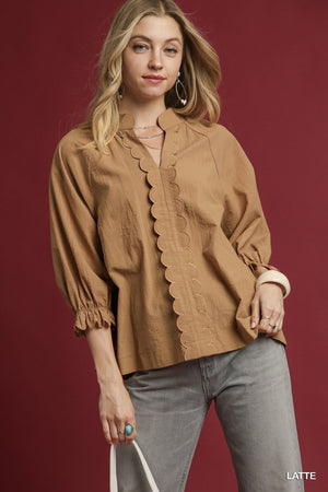 TEXTURED STRIPE SCALLOP TOP